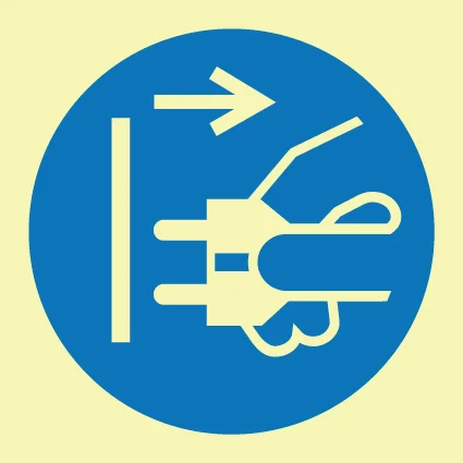 Disconnect plug from outlet mandatory ISO 7010 sign MS0013